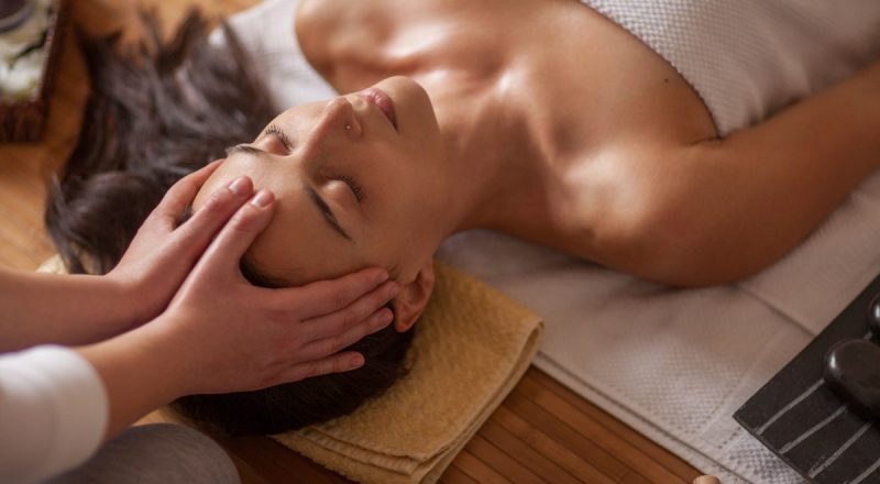 Why Are Many People Considering a Full Body Massage - CMM